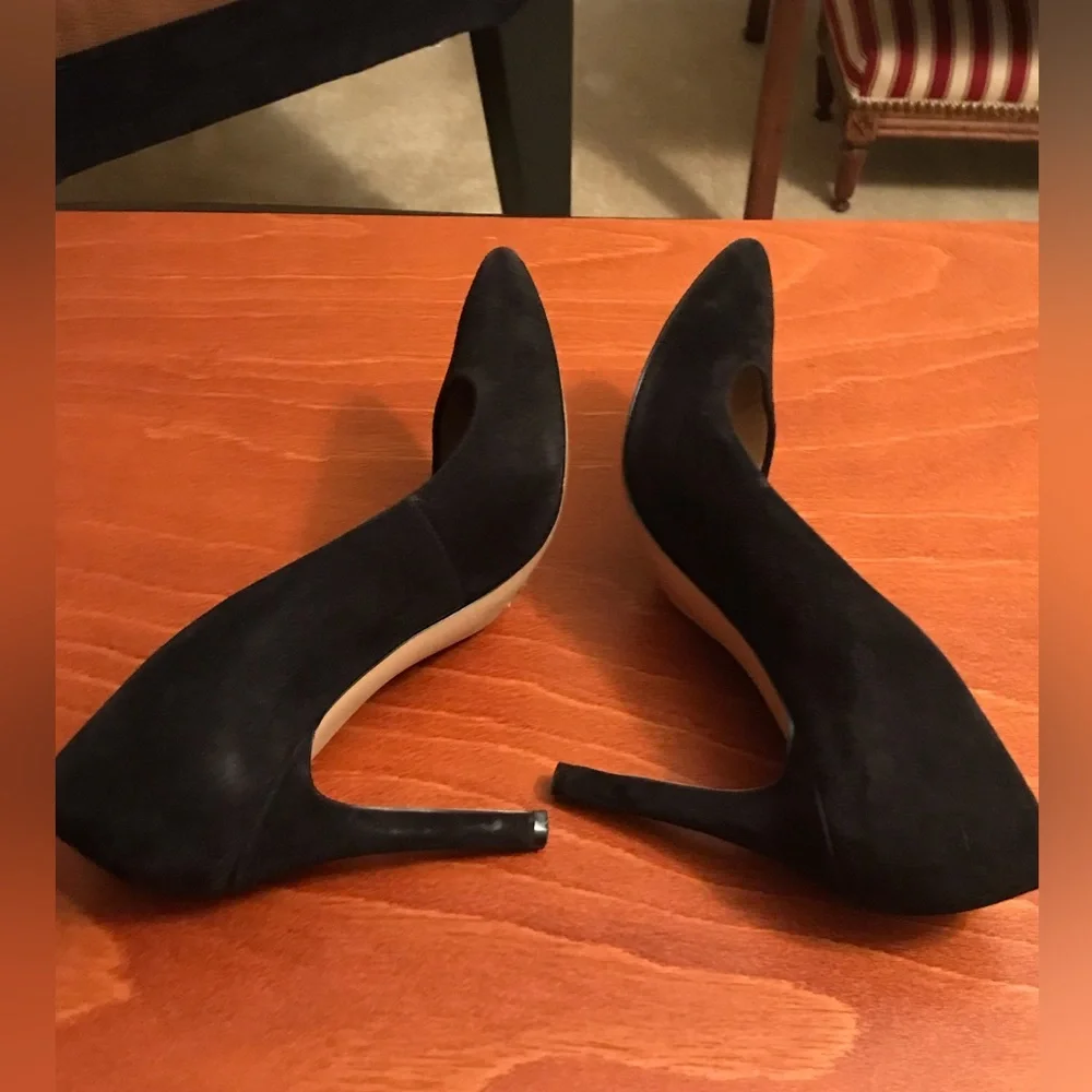 Saks Fifth Avenue Black Pumps - Picture 5 of 6